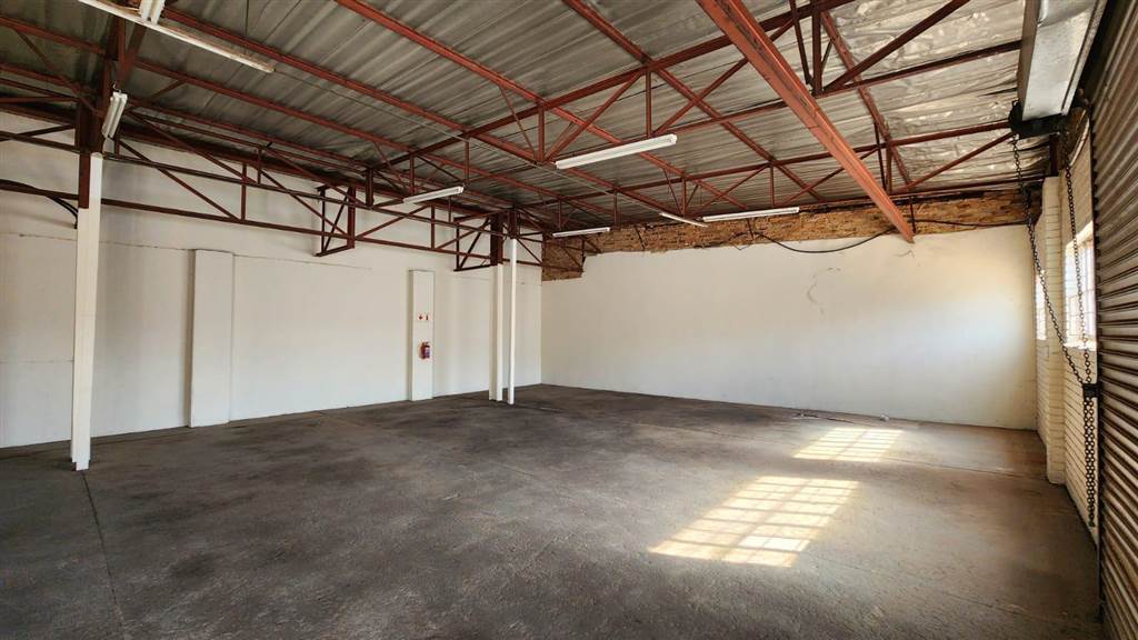215  m² Industrial space in Rosslyn photo number 16