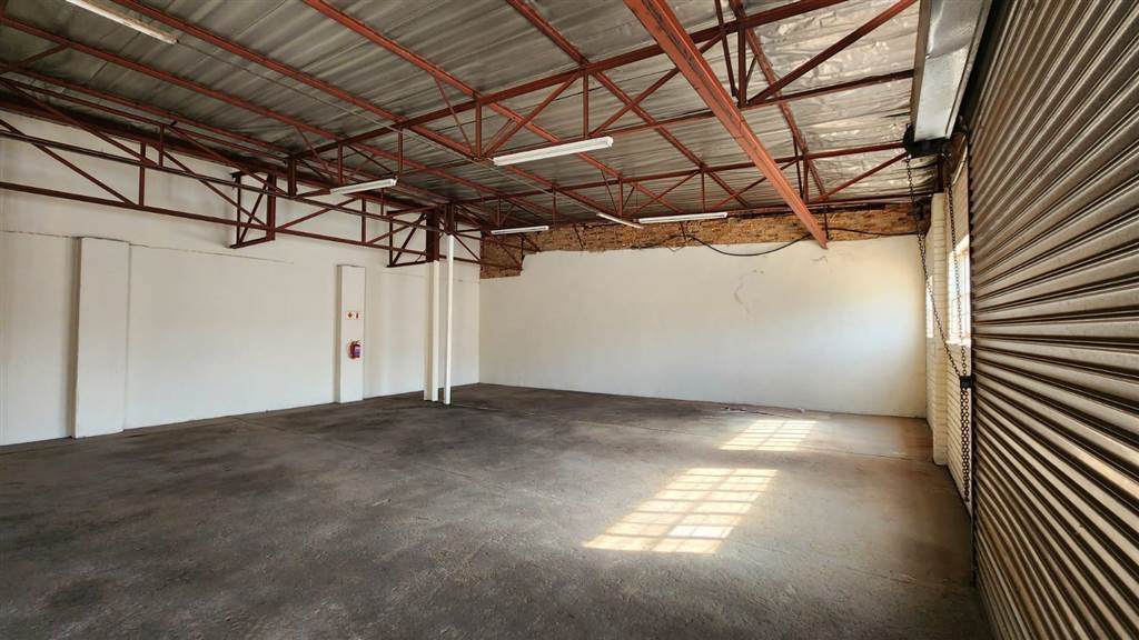 215  m² Industrial space in Rosslyn photo number 18