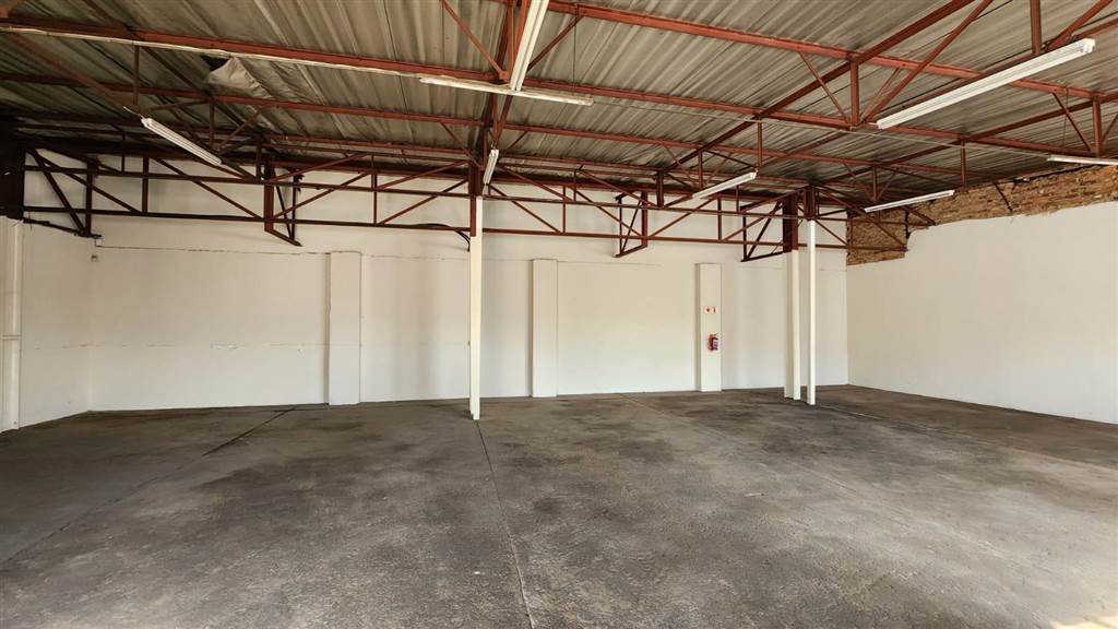 215  m² Industrial space in Rosslyn photo number 15