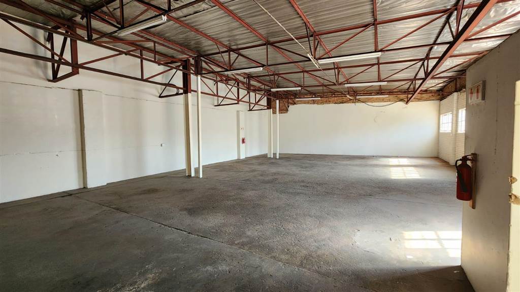 215  m² Industrial space in Rosslyn photo number 11