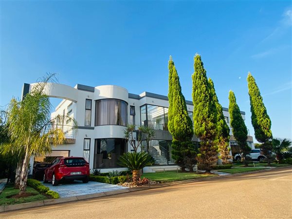 6 Bed House in Seasons Lifestyle Estate