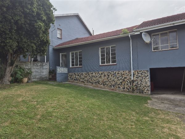 8 Bed House in Uvongo