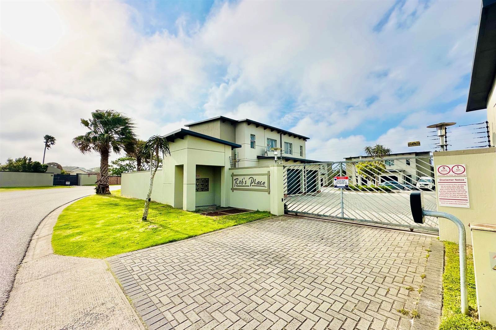 3 Bed Townhouse for sale in Greenshields Park T4837039 Private Property