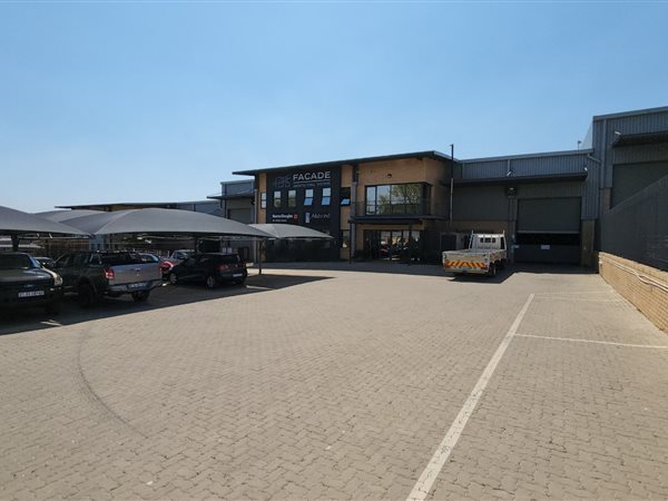 2 358  m² Industrial space