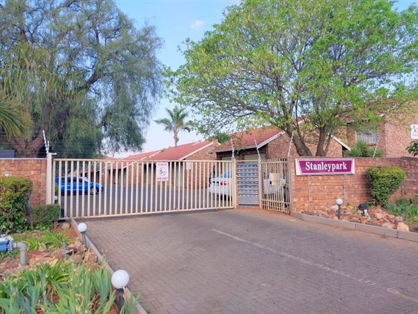 2 Bedroom Townhouse 2 Bedroom Townhouse