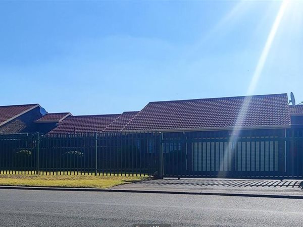 3 Bedroom Townhouse 3 Bedroom Townhouse