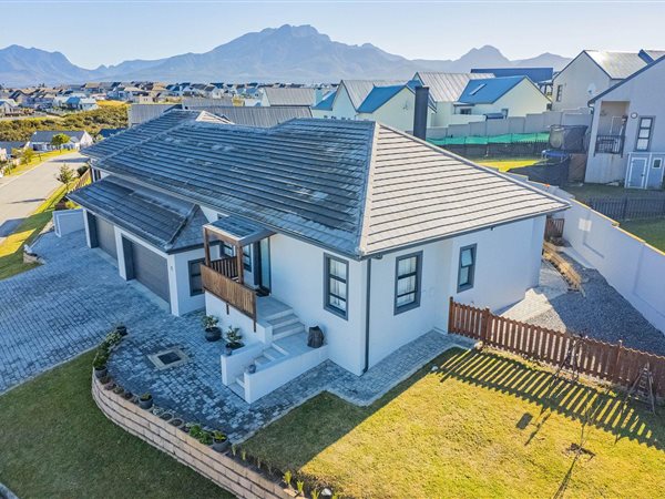 3 Bedroom House 3 Bedroom House
