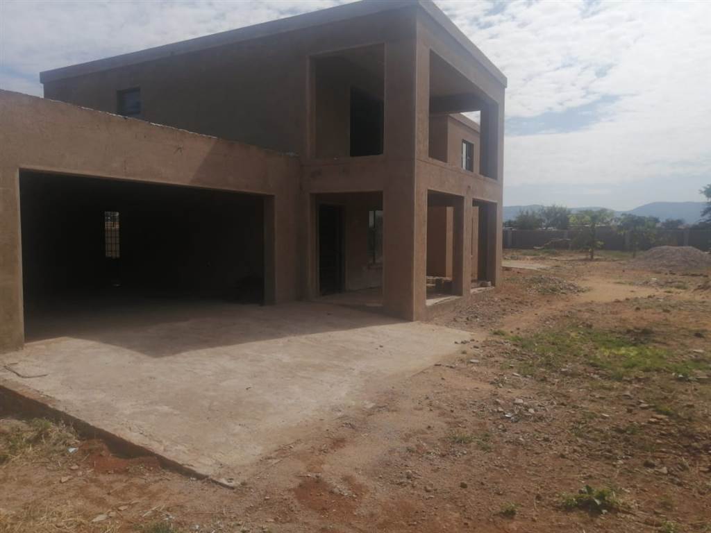 5 Bed House in Lebowakgomo photo number 1
