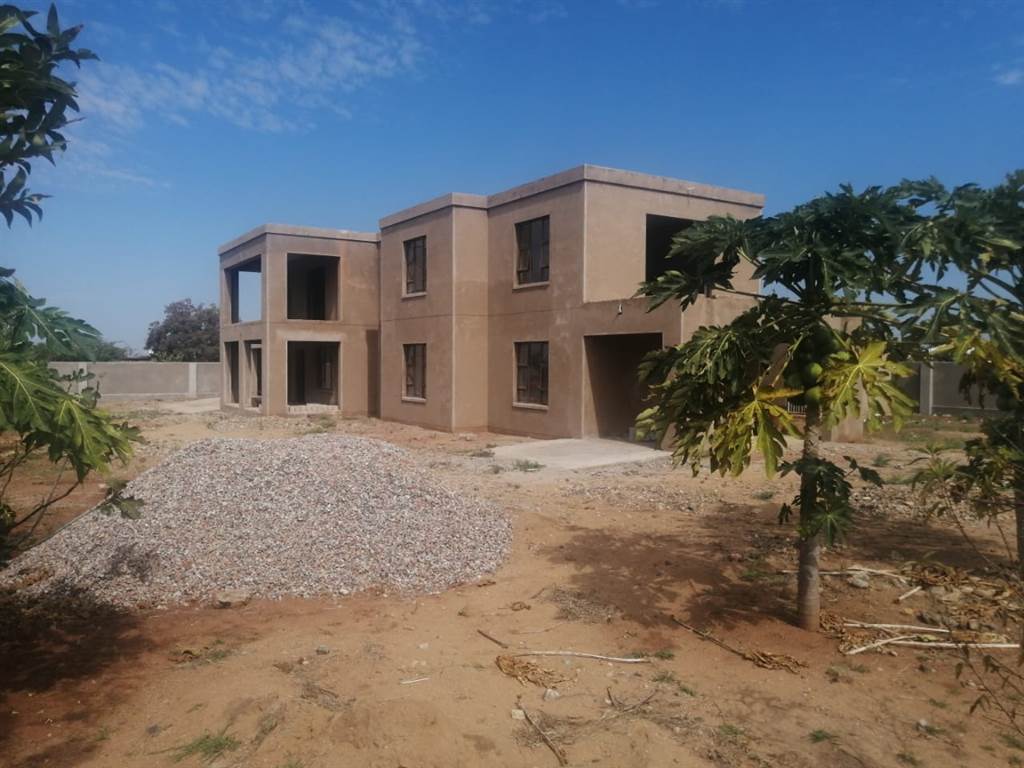 5 Bed House in Lebowakgomo photo number 5
