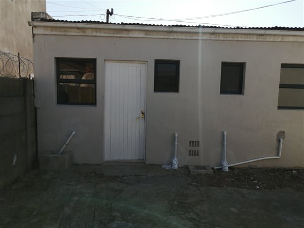 Bachelor apartment in Bellville South