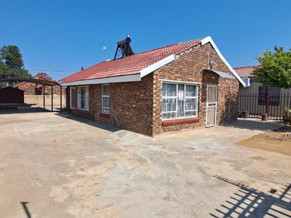 6 Bed House in Mmabatho