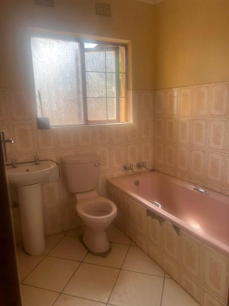 3 Bed House in Seshego photo number 8