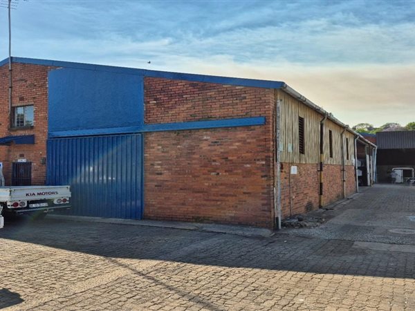 330  m² Industrial space