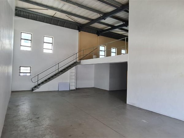 194  m² Commercial space