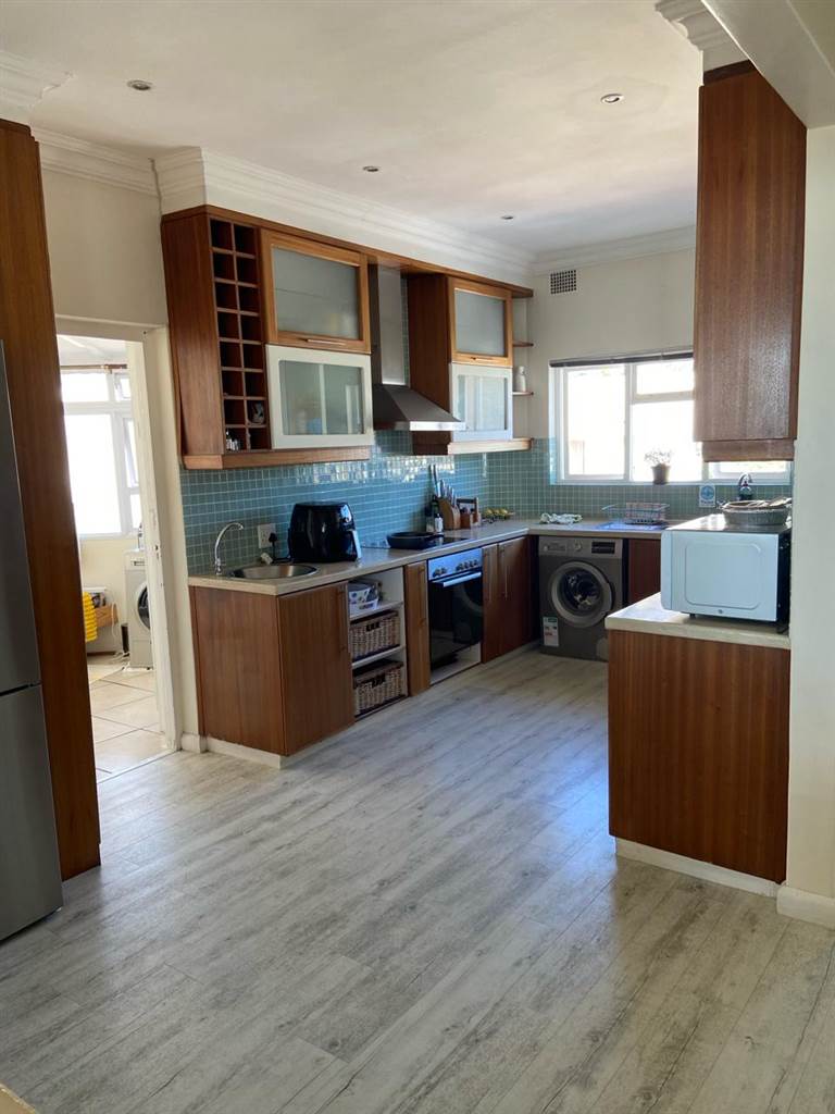 5 Bed Penthouse in Fish Hoek photo number 9