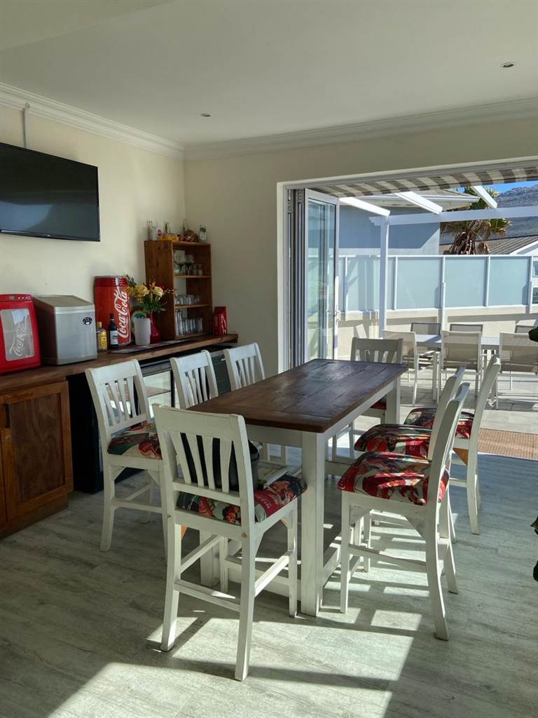 5 Bed Penthouse in Fish Hoek photo number 10
