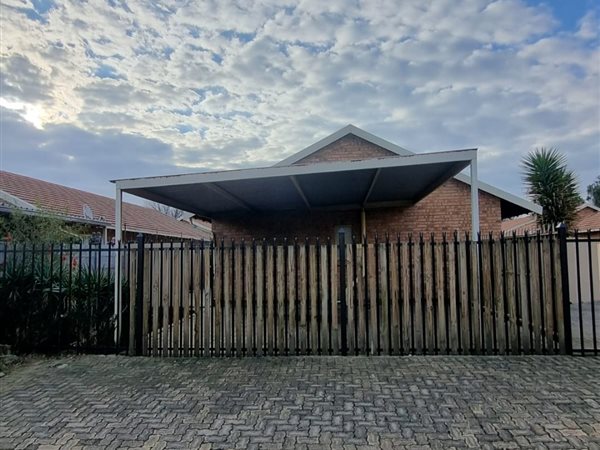 2 Bedroom Townhouse 2 Bedroom Townhouse
