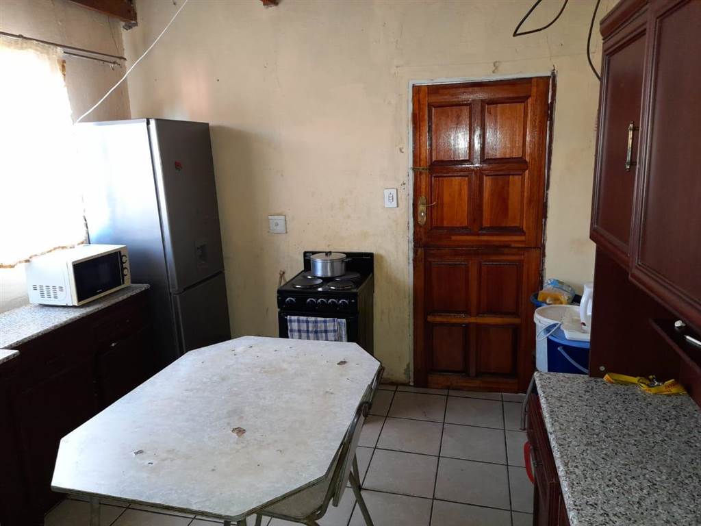 3 Bed House in Boitekong photo number 3