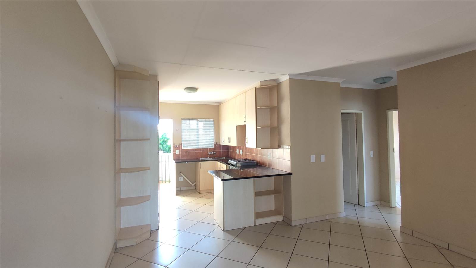 2 Bed Townhouse in Riversdale photo number 16