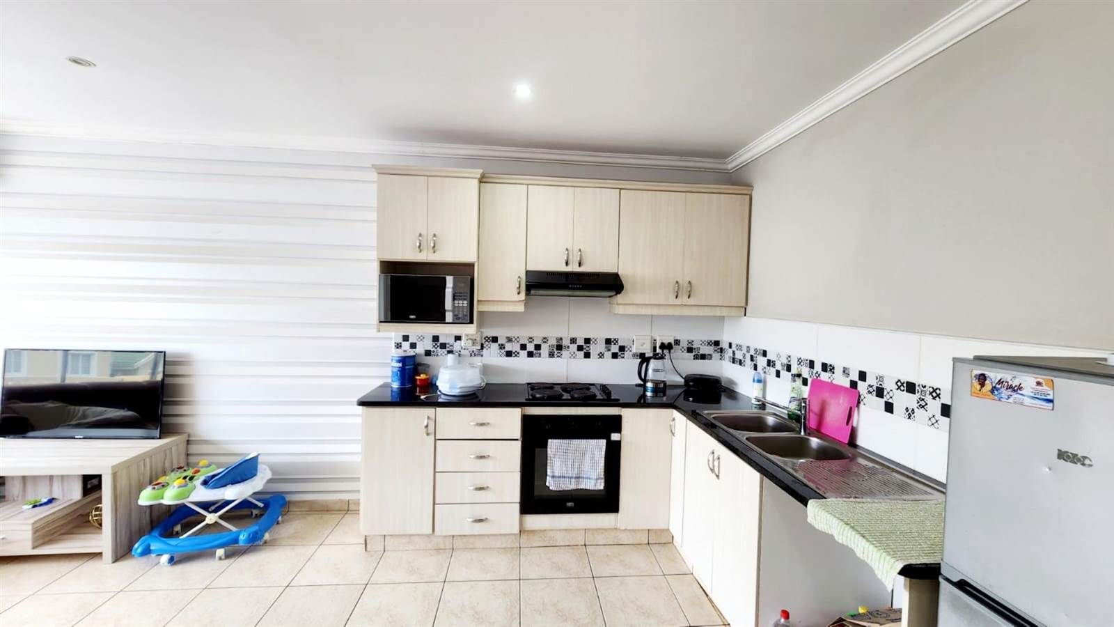 2 Bed Apartment in Mt Edgecombe photo number 5