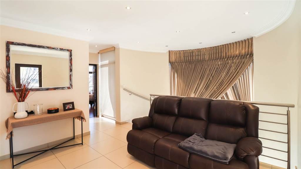 3 Bed House in Ebotse Estate photo number 15