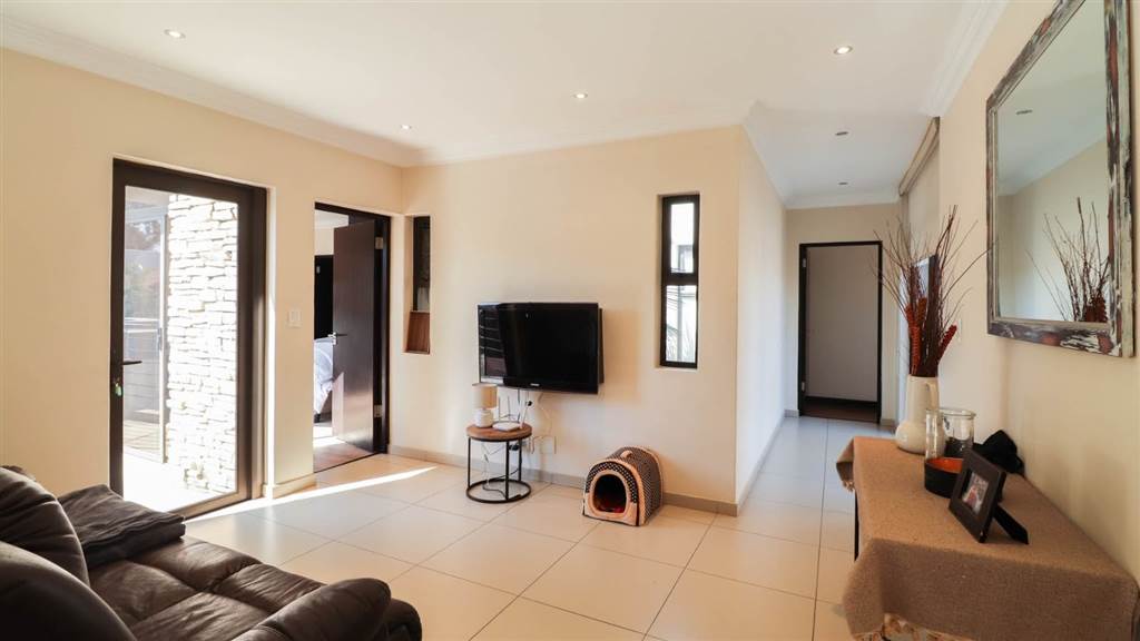 3 Bed House in Ebotse Estate photo number 5