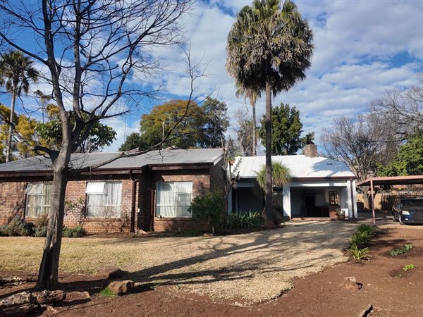 5 Bedroom House 5 Bedroom House