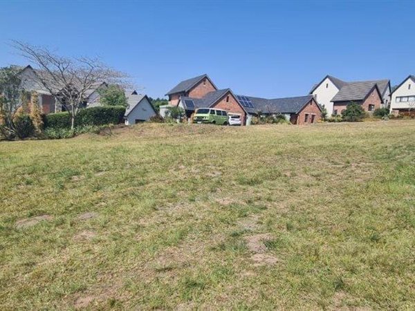 1100 m² Land available in Cotswold Downs Estate