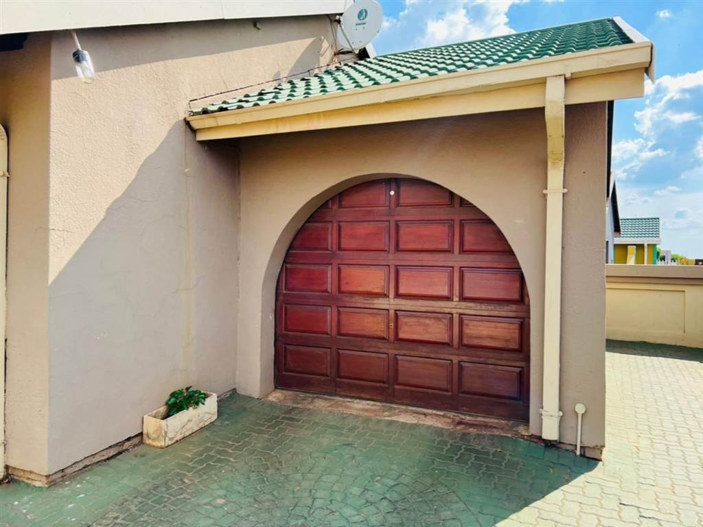 3 Bed House in Sebokeng Zone 14 photo number 3