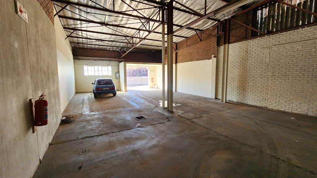 253  m² Industrial space in Rosslyn photo number 3