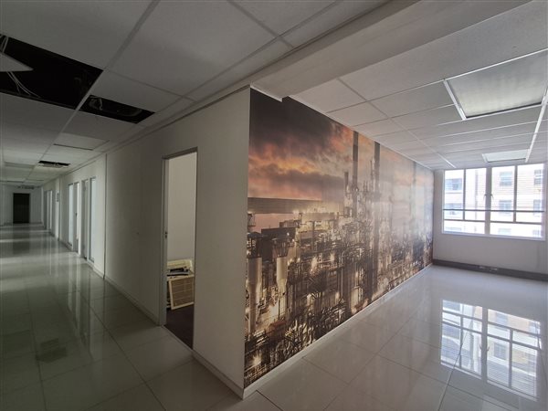 466  m² Commercial space