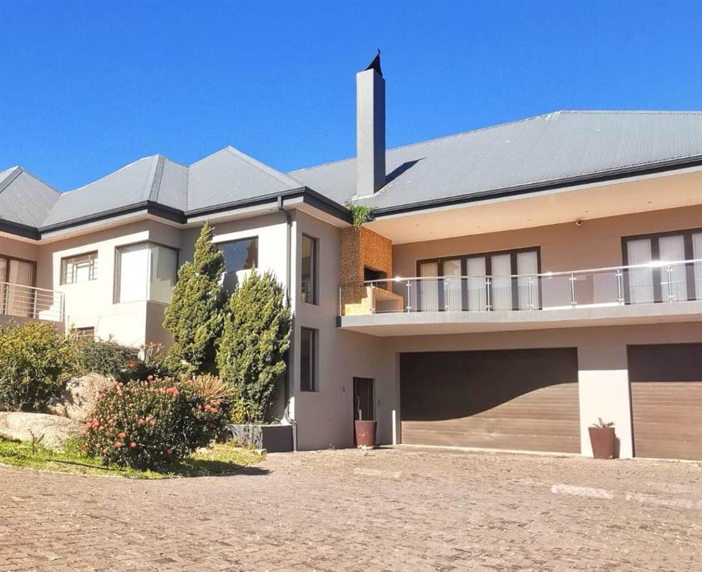 4 Bed House in Myburgh Park photo number 2