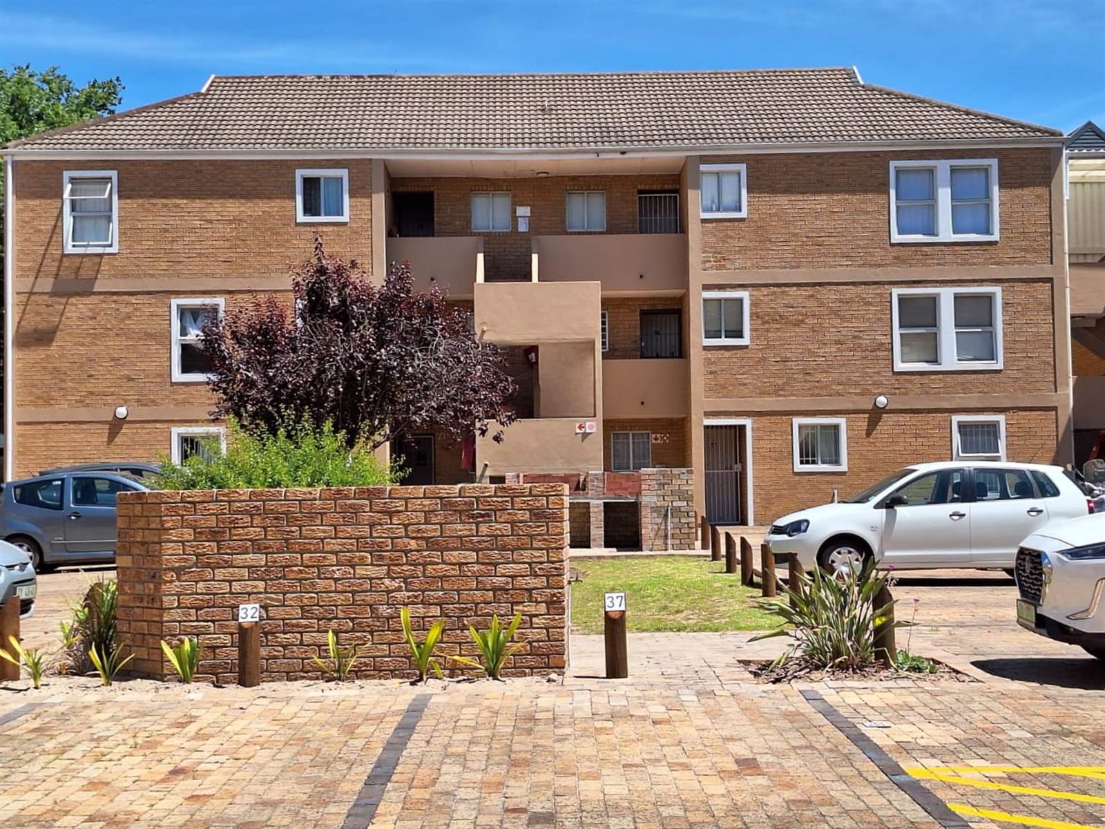 1 Bed Apartment in Durbanville Central photo number 3