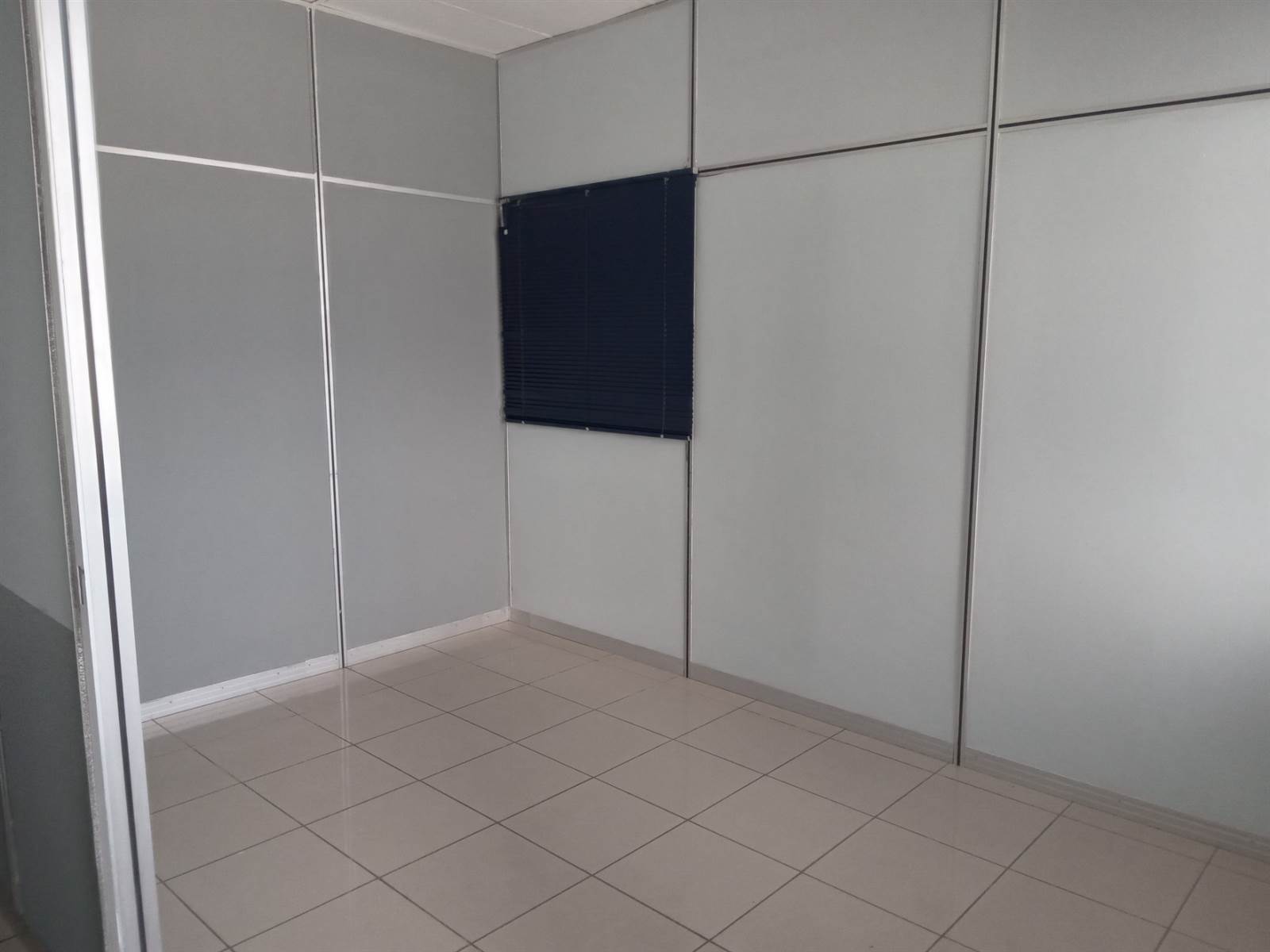 86  m² Office Space in Durban CBD photo number 11