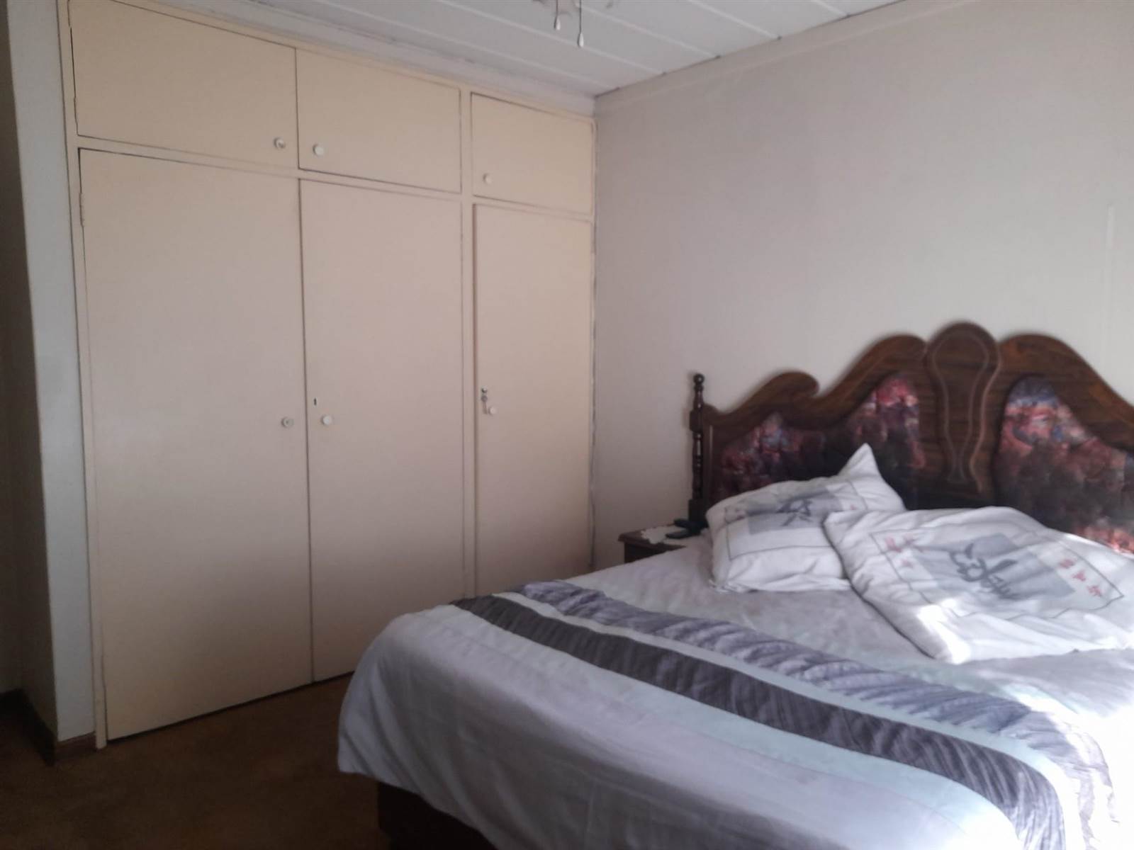 2 Bed Apartment in Vereeniging Central photo number 7