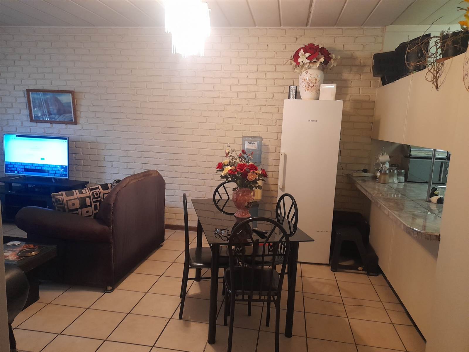 2 Bed Apartment in Vereeniging Central photo number 8