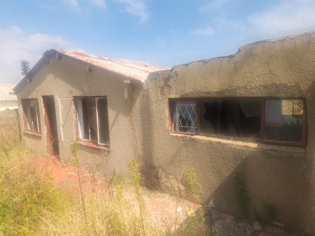 2 Bed House in Moroka photo number 15