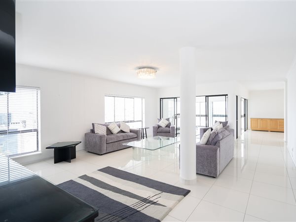 3 Bed Flat in Sea Point