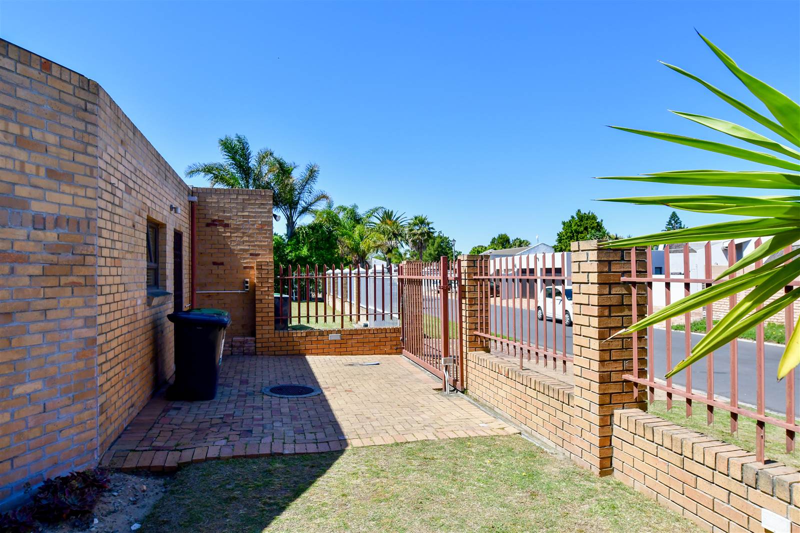 4 Bed House in Edgemead photo number 3