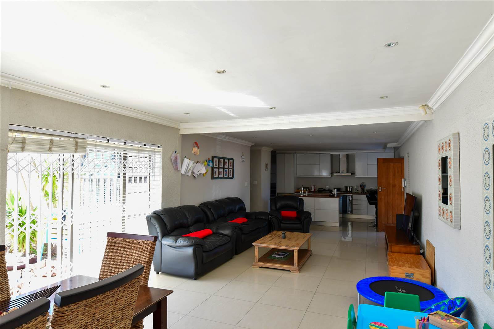 4 Bed House in Edgemead photo number 10
