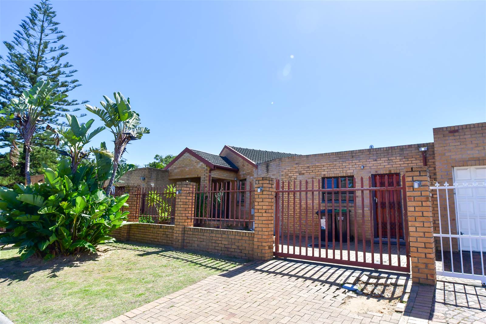 4 Bed House in Edgemead photo number 2