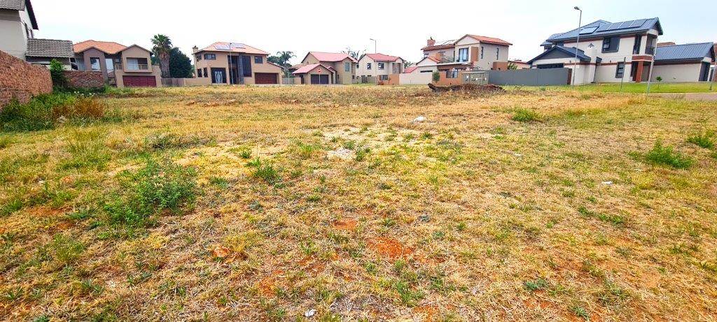 610 m² Land available in Century Manor Estate photo number 5