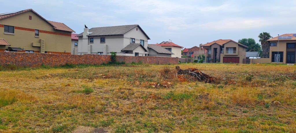 610 m² Land available in Century Manor Estate photo number 3