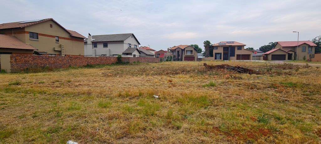 610 m² Land available in Century Manor Estate photo number 4
