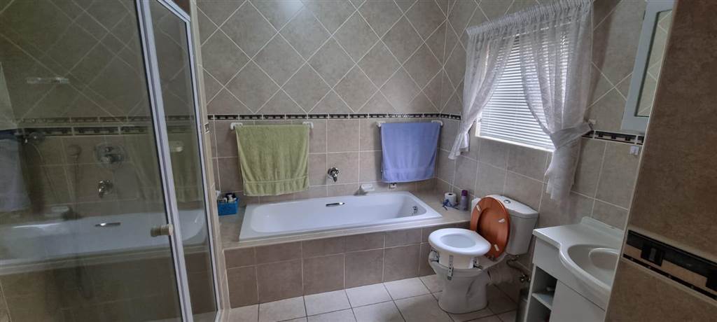 2 Bed House in Brackenfell Central photo number 19