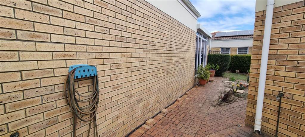 2 Bed House in Brackenfell Central photo number 24