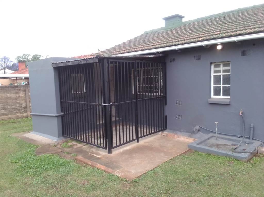 2 Bed House in Pietermaritzburg Central photo number 3