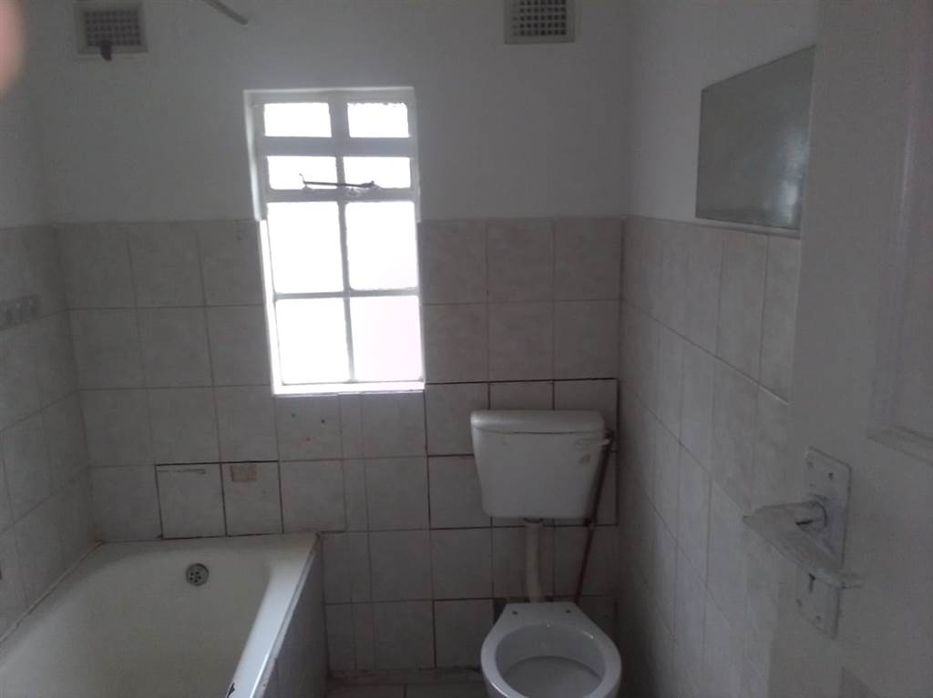 2 Bed House in Pietermaritzburg Central photo number 14