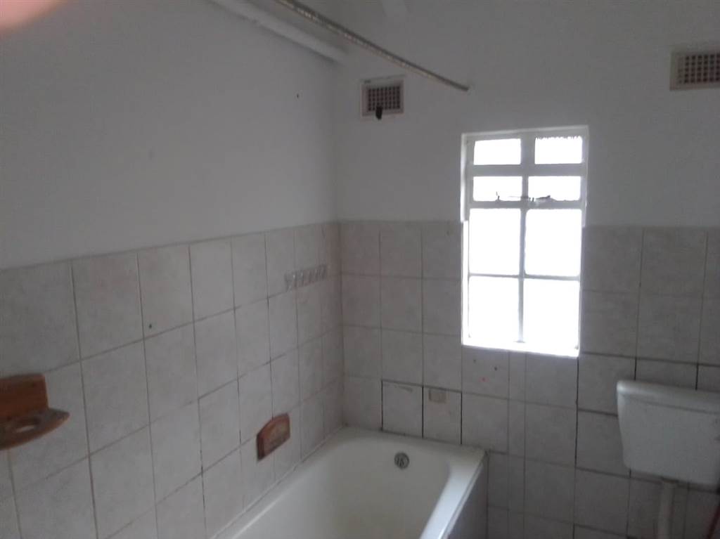 2 Bed House in Pietermaritzburg Central photo number 22