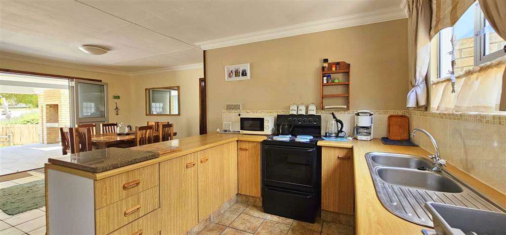 4 Bed House in Hartenbos photo number 13